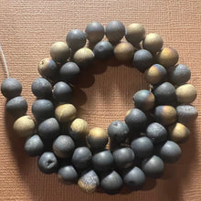 Load image into Gallery viewer, Black and gold beads 8mm