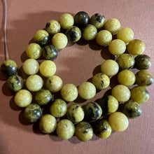 Load image into Gallery viewer, Green and black beads 8mm.