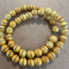 Load image into Gallery viewer, Faceted yellow beads 8mm