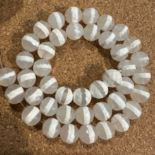 Load image into Gallery viewer, White stripe beads 8mm